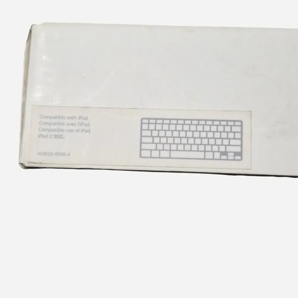 Rare Apple iPad Keyboard Dock Silver and White